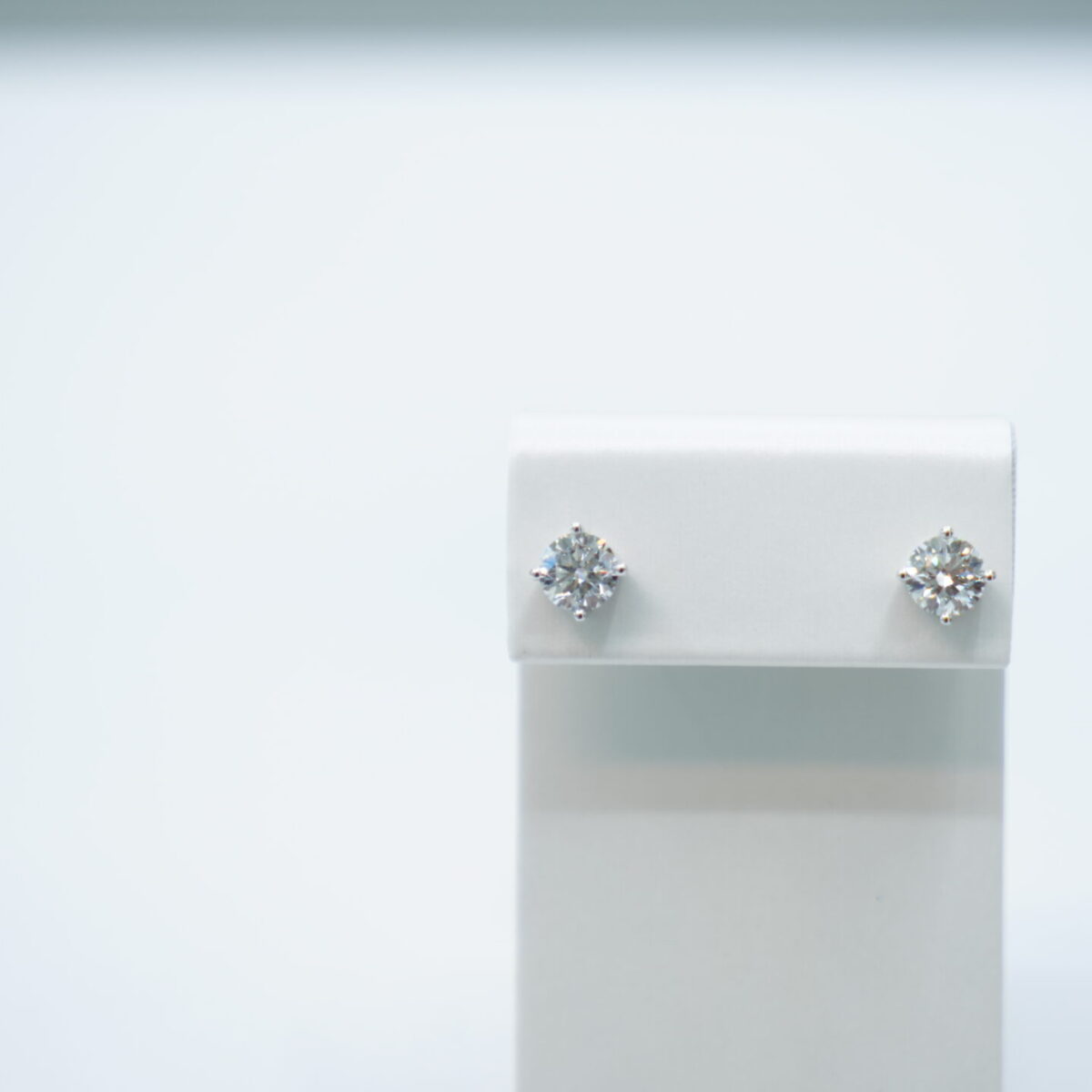 2.05 carat tw round laboratory grown diamond earring in 9kt white gold