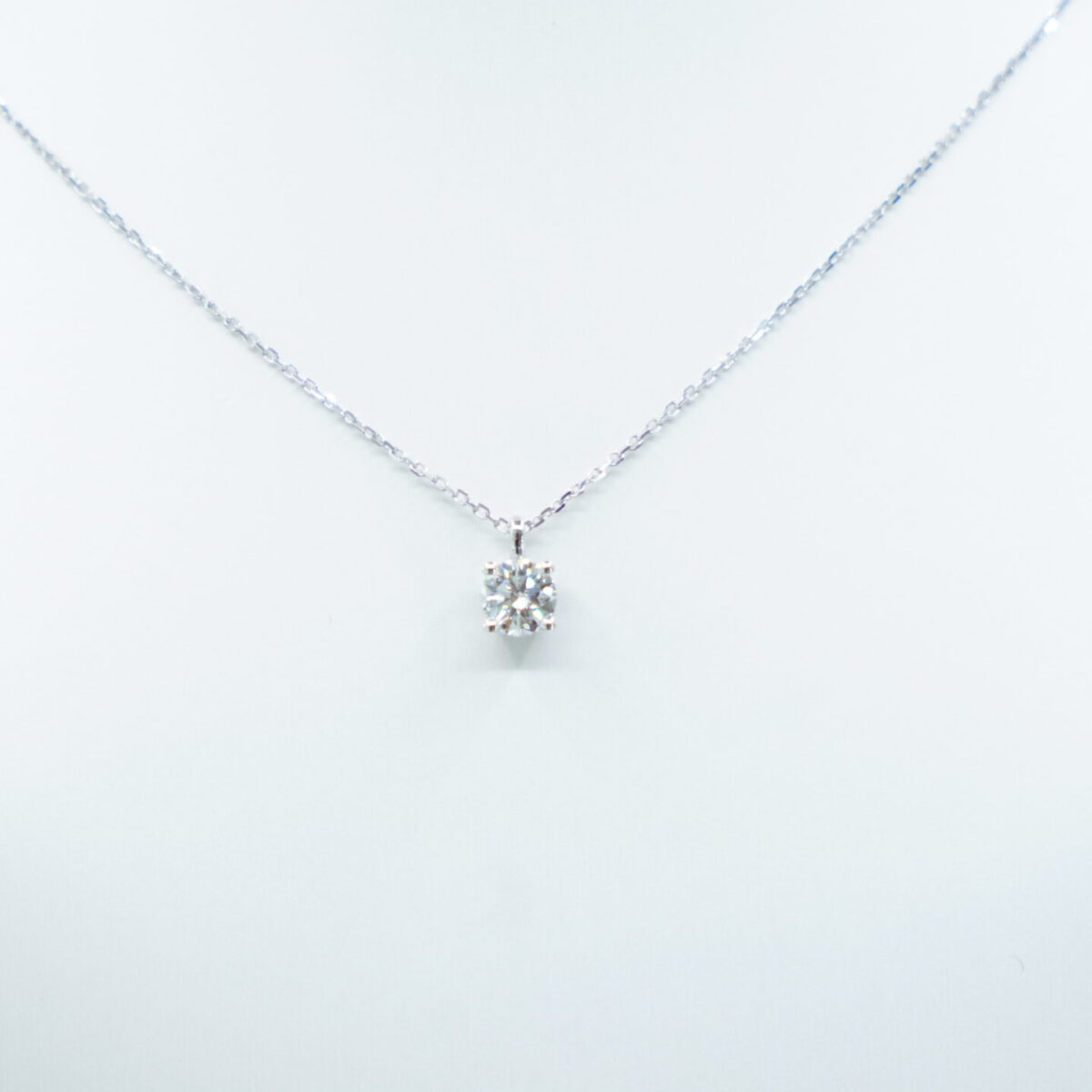1.01 carat tw round laboratory grown diamond necklace in 9kt white gold