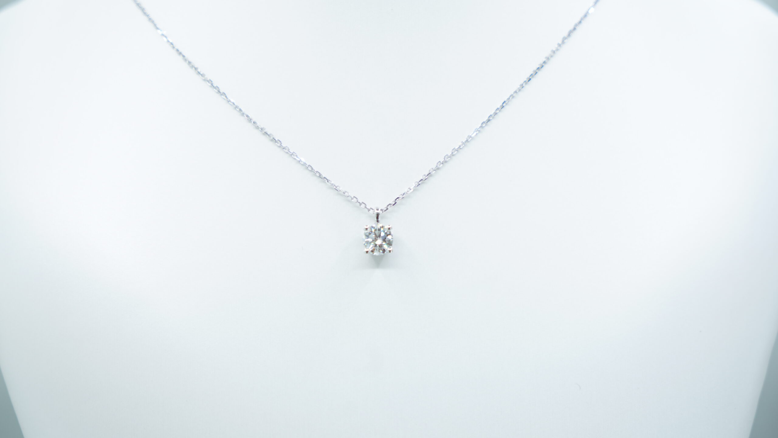 1.01 carat tw round laboratory grown diamond necklace in 9kt white gold