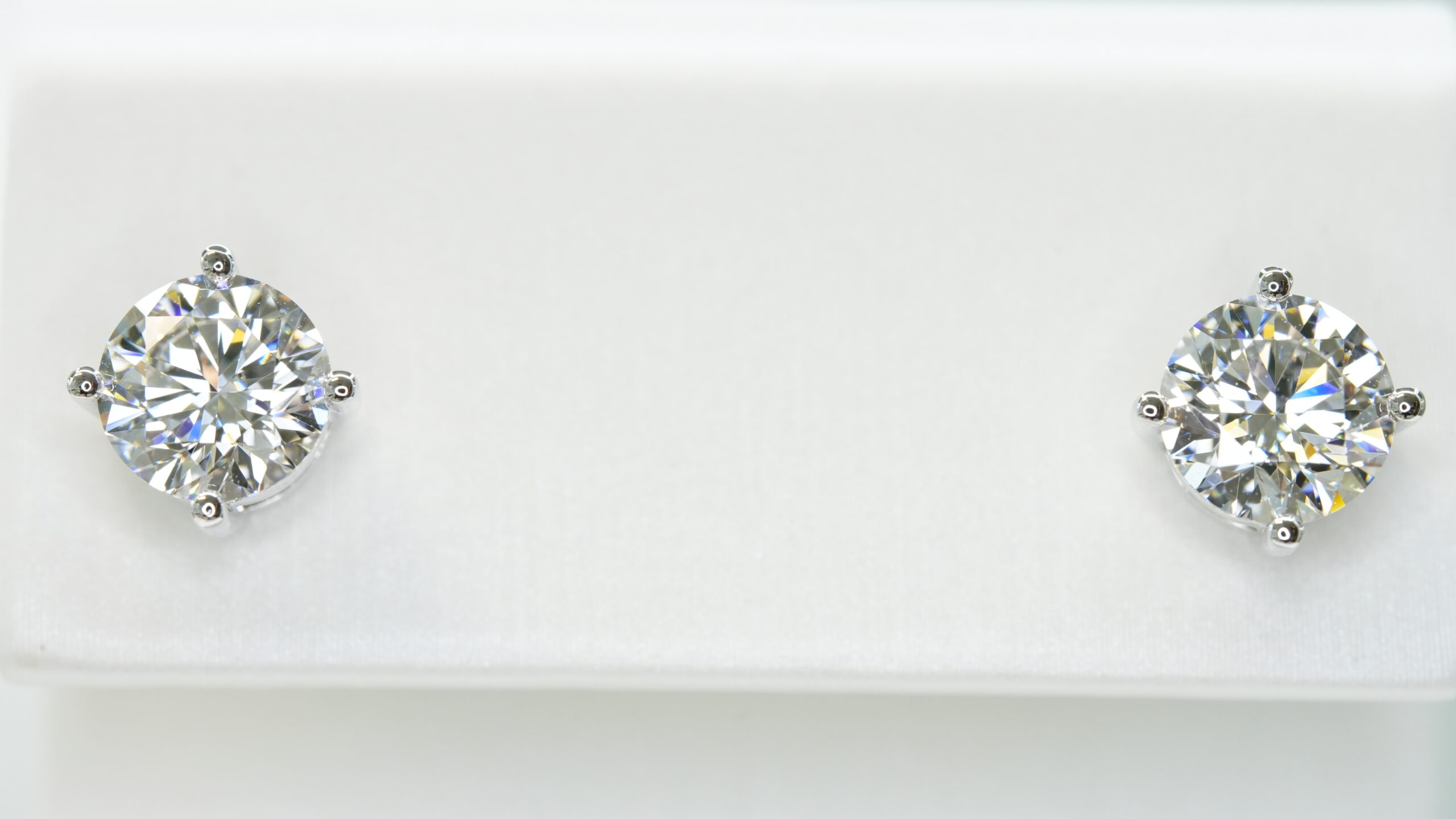 Round laboratory grown diamond earrings Round laboratory grown diamond earrings