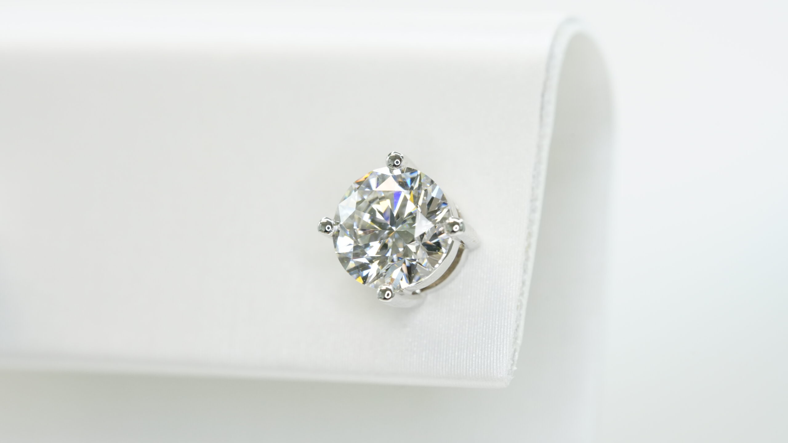 Round laboratory grown diamond earrings Round laboratory grown diamond earrings