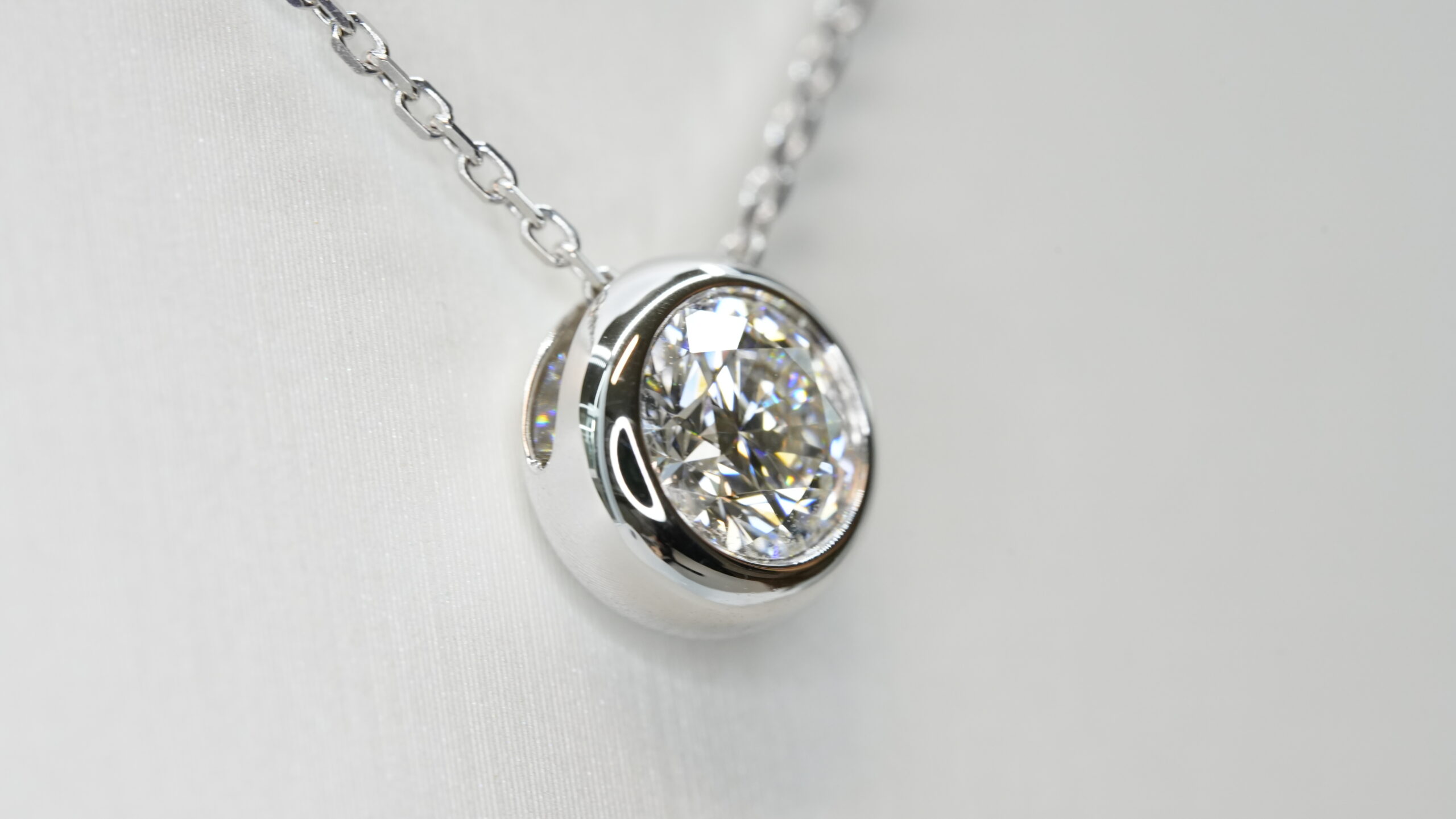 Round laboratory grown diamond necklace Round laboratory grown diamond necklace