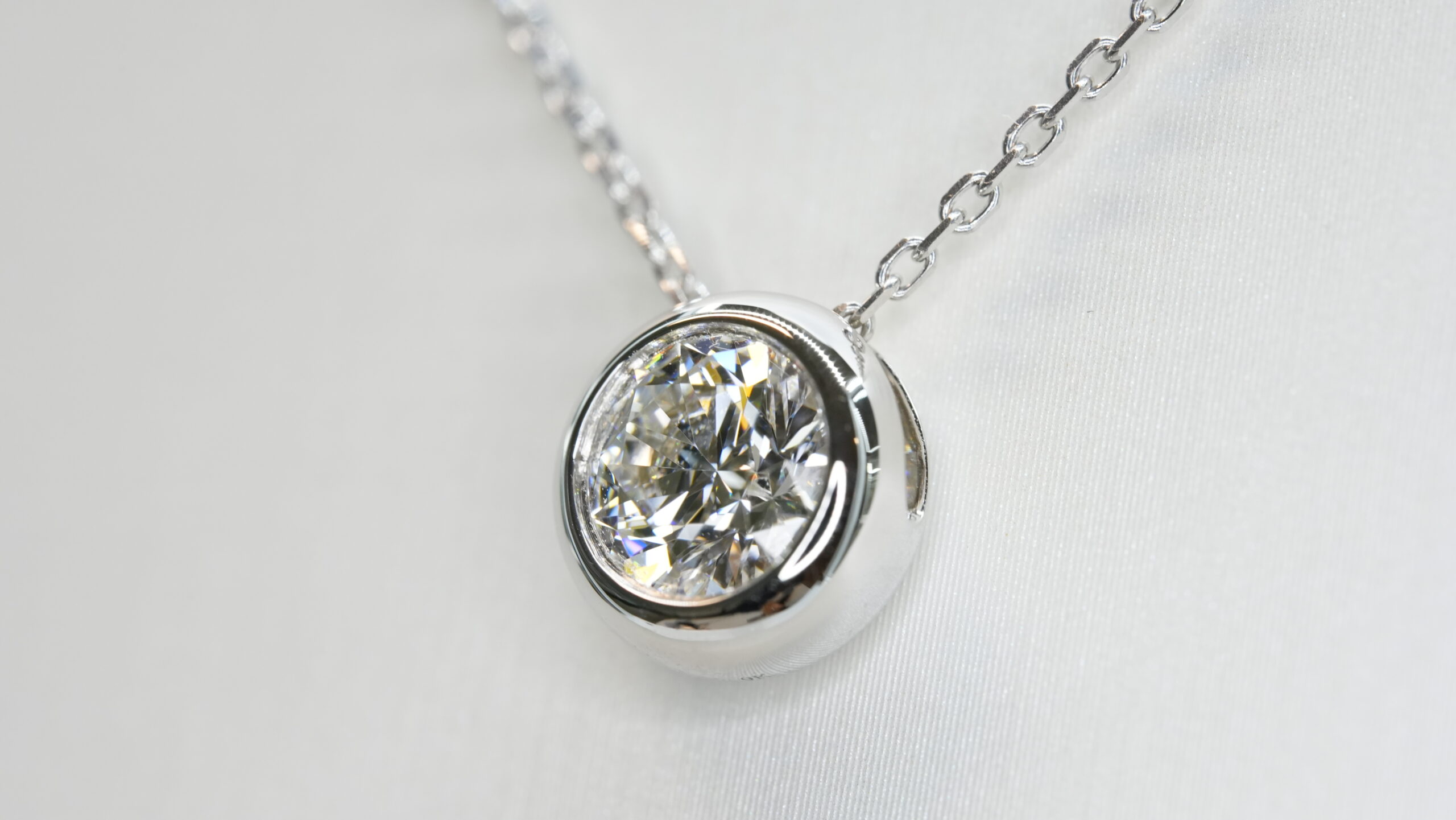Round laboratory grown diamond necklace Round laboratory grown diamond necklace