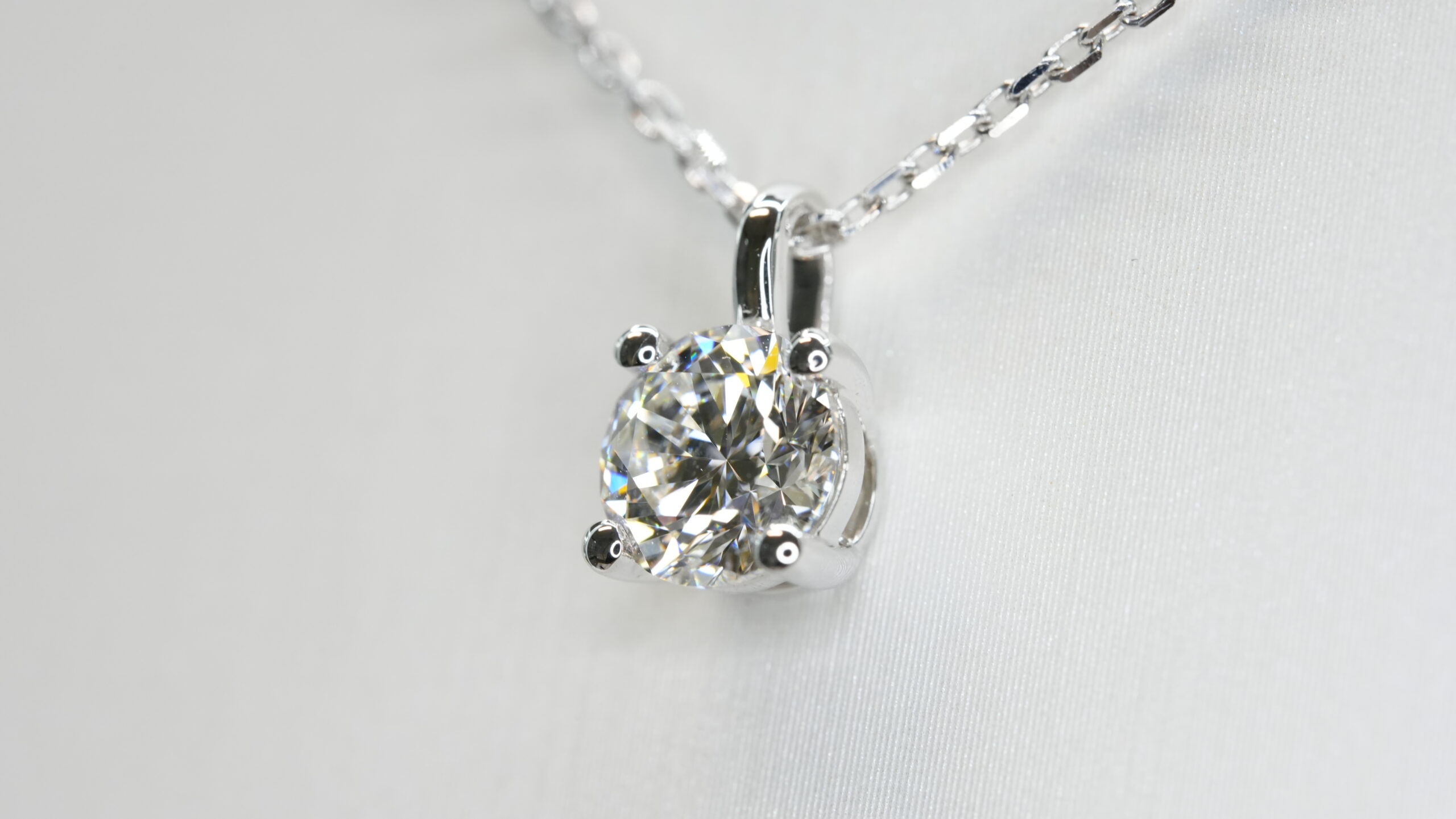 Round laboratory grown diamond necklace Round laboratory grown diamond necklace
