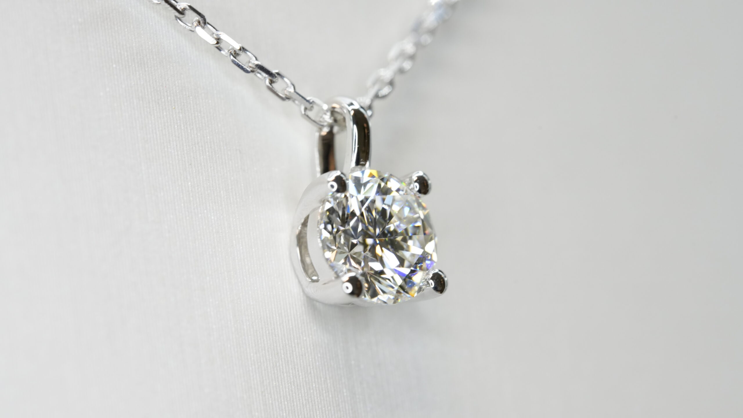 Round laboratory grown diamond necklace Round laboratory grown diamond necklace