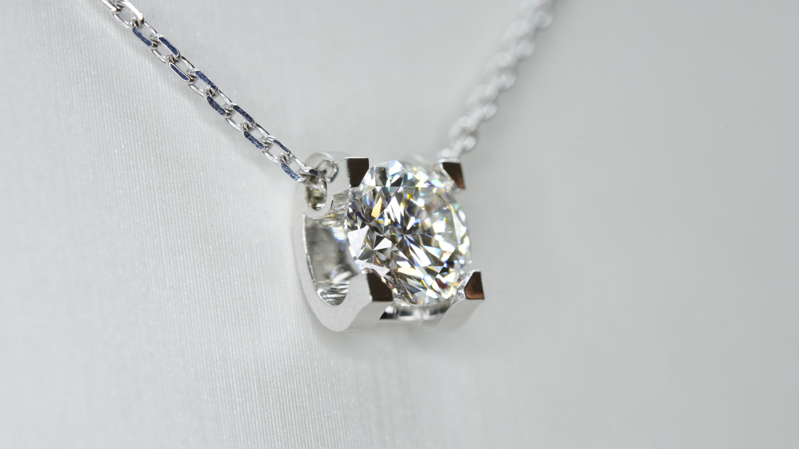 Round laboratory grown diamond necklace Round laboratory grown diamond necklace