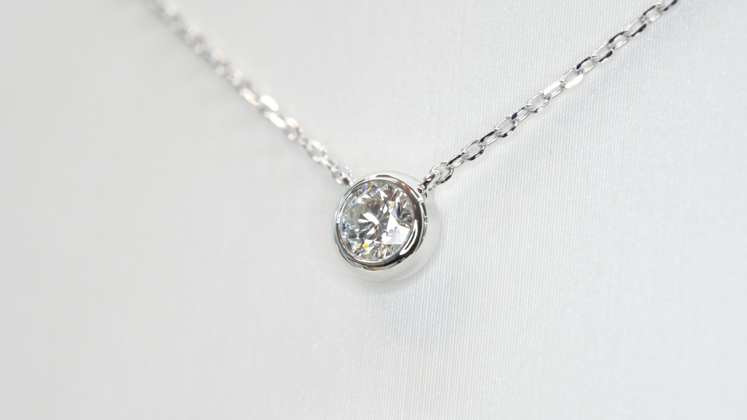 Round laboratory grown diamond necklace Round laboratory grown diamond necklace