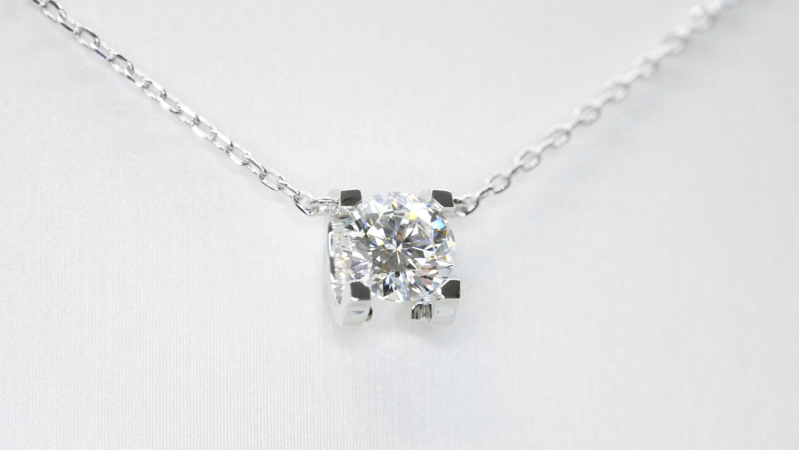Round laboratory grown diamond necklace Round laboratory grown diamond necklace