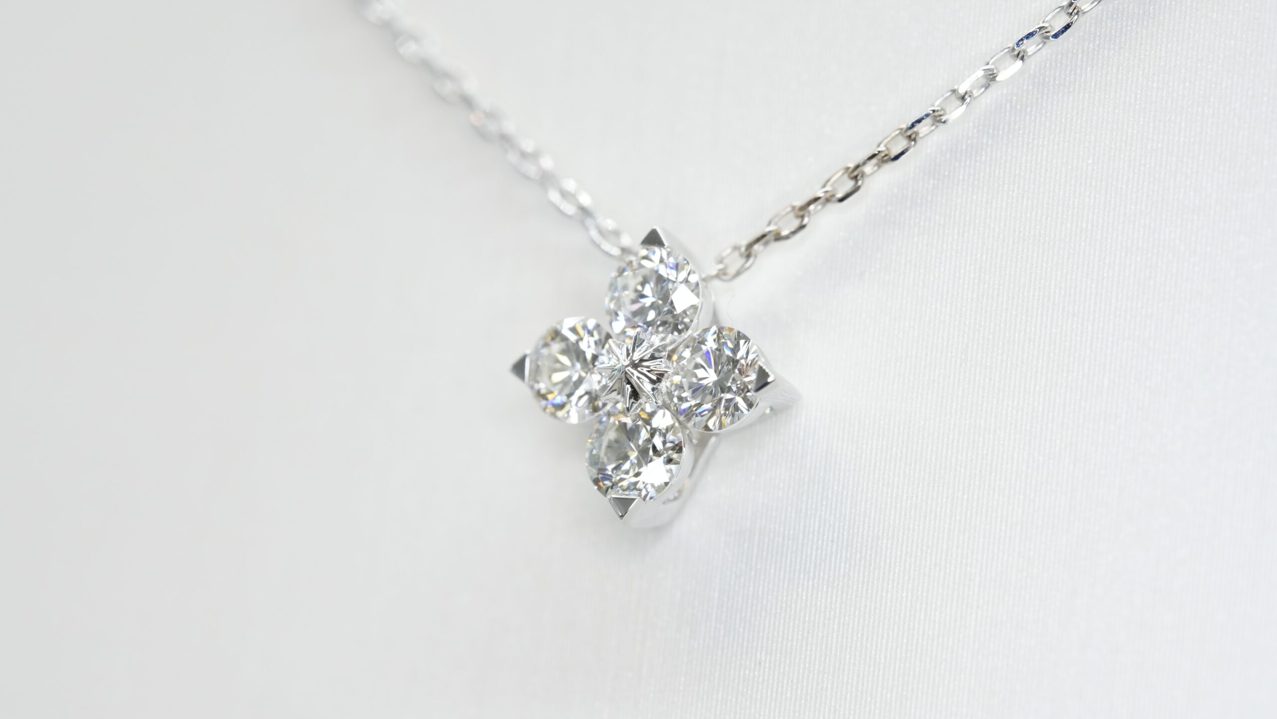 Round laboratory grown diamond necklace Round laboratory grown diamond necklace
