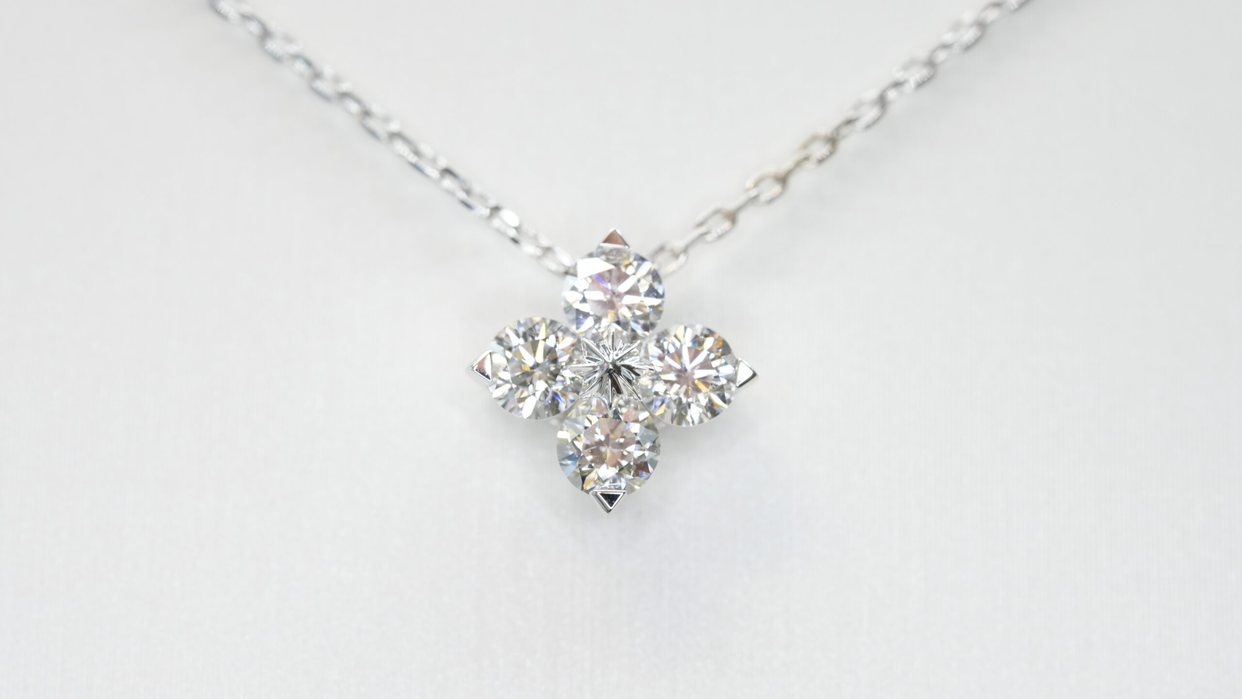 Round laboratory grown diamond necklace Round laboratory grown diamond necklace