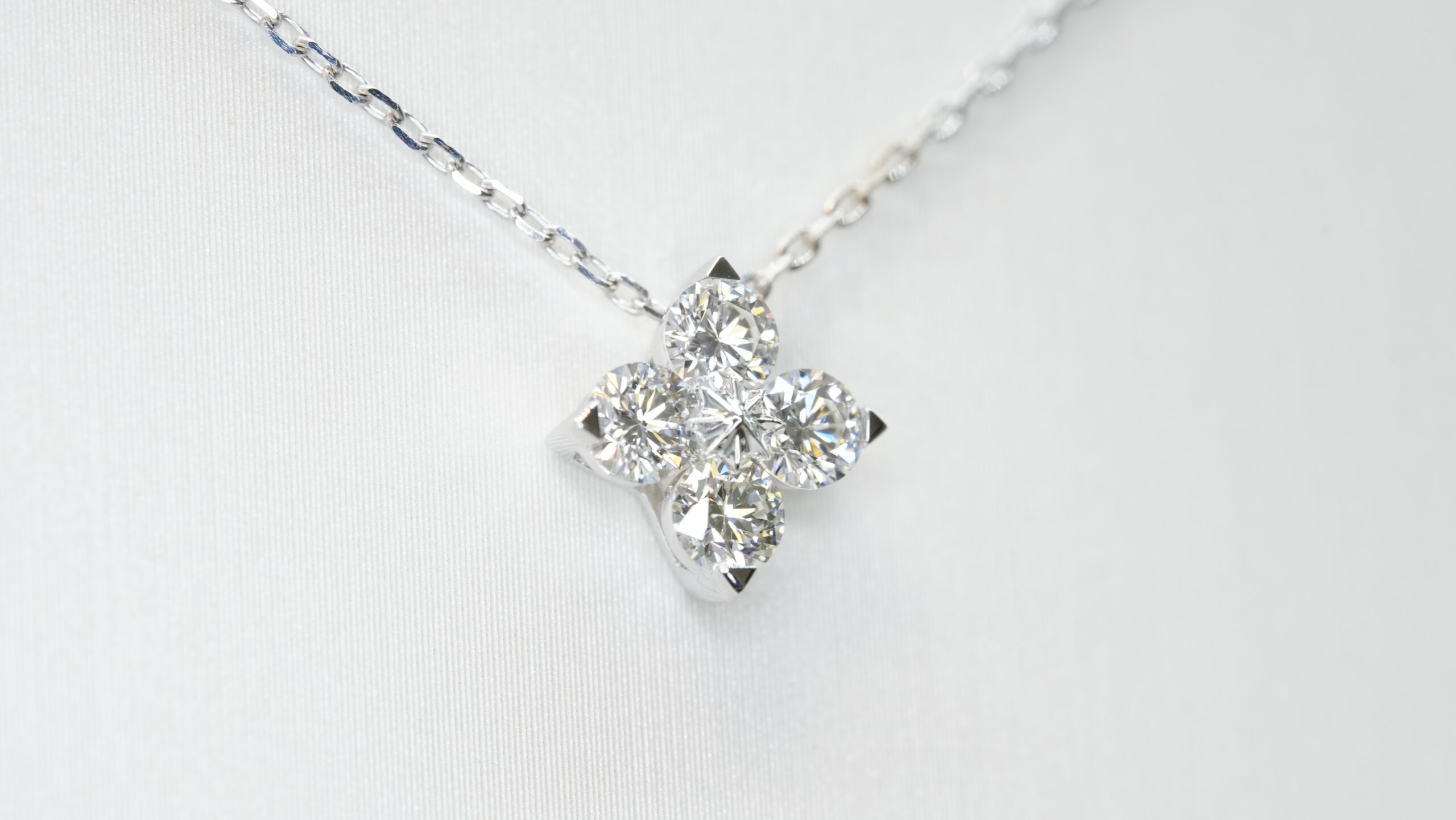 Round laboratory grown diamond necklace Round laboratory grown diamond necklace