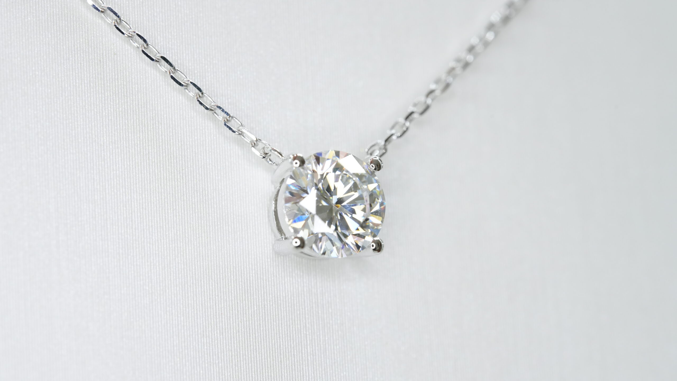 Round laboratory grown diamond necklace Round laboratory grown diamond necklace